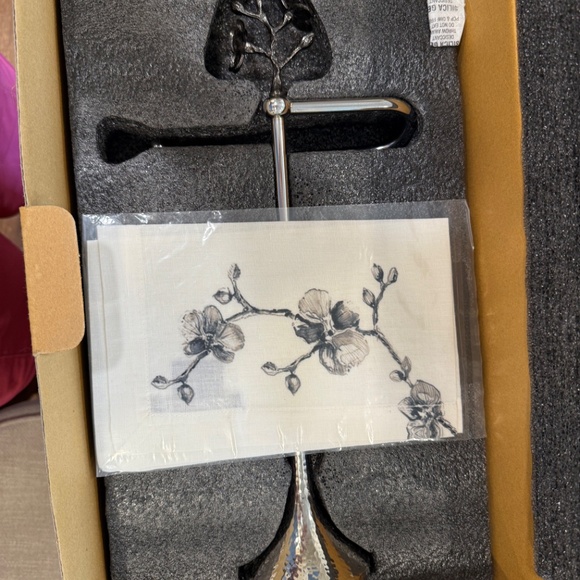 Michael Aram Black Orchid towel stand - Picture 2 of 4